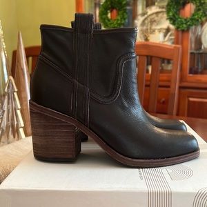 Belle by Sigerson Morrison